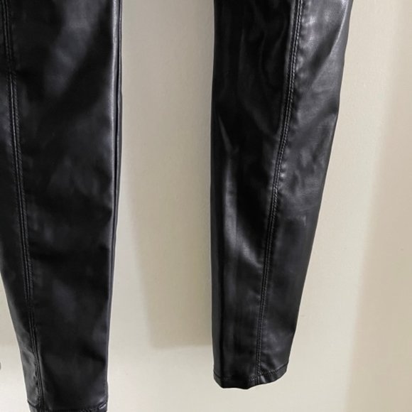 BLANK NYC Black Pussy cat Vegan Leather Leggings - Picture 9 of 12